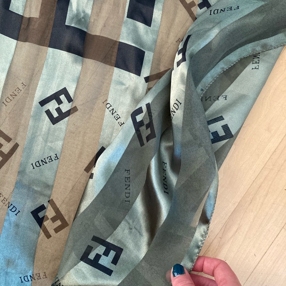 FENDI Scarf - Picture 3 of 3
